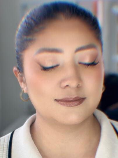 Maquillaje Profesional | TuEstilistaCo
Técnicas de vanguardia, productos de primer nivel y un acabado impecable de larga duración. Diseñamos el maquillaje perfecto para tus momentos más inolvidables. ¡Reserva tu cita!
